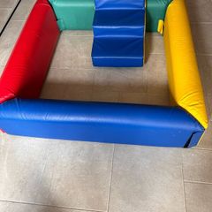 Ball pool and balls
