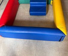 Ball pool and balls