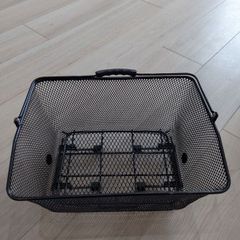 Pannier spring loaded basket