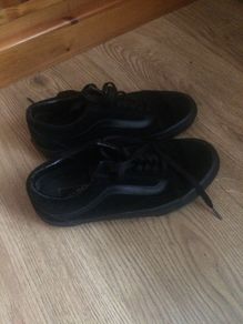 boys/girls black Vans Size 4