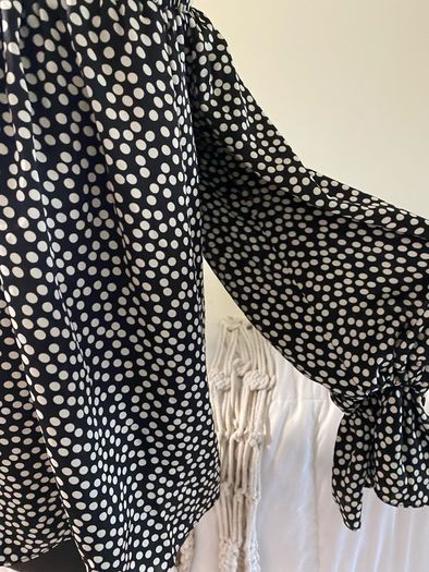 Off the Shoulder Spotty Top Size Medium