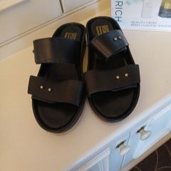 sandles  carla scarpa size 5