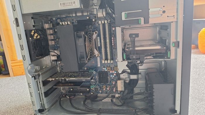 Hp Z440 Cpu Xeon E-1650 V5 @ 3.50ghz, Ram 2x8gb, 1x 512gb Ssd, 1x1000gb Sata, Gpu Nvidia Quadro P600