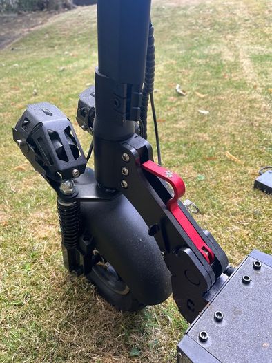 Kugoo M4 e-scooter with fold down seat - used twice