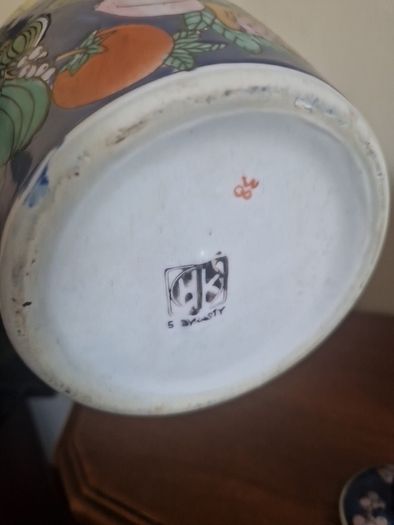 HK Dynasty matching lidded jars