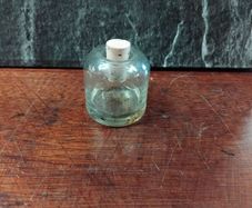 Antique ink non spill ink well