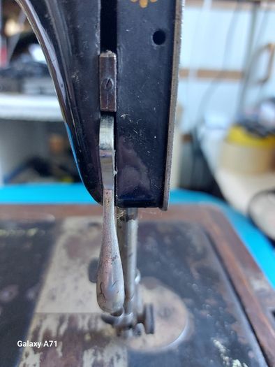 Vintage, Very Old, Singer Sewing Machine, would suit Seamstress window display or Bar memorabilia