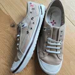 Women's shoes (Caterpillar brand)