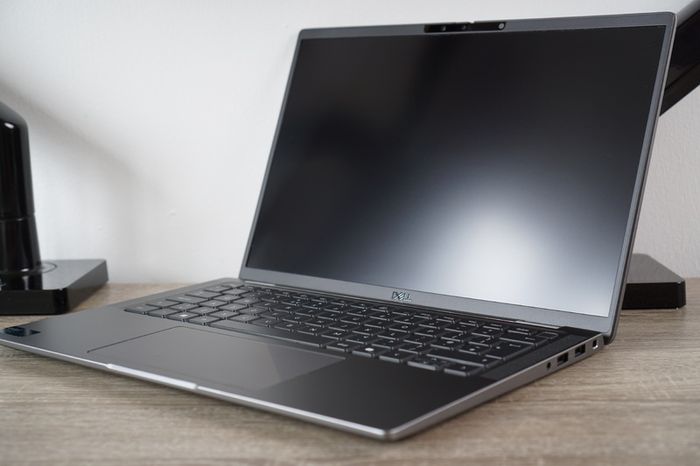 Dell Latitude 7450 14" | Core Ultra 7 165U | 32GB LPDDR5x | 512GB