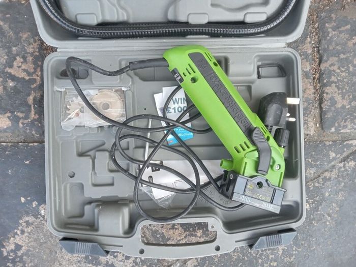 Exakt corded mini circular saw