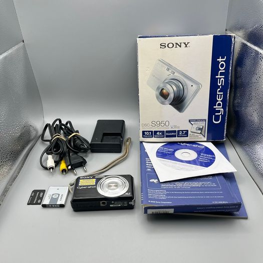 Sony Cyber-shot DSC-S950 10mp Digital Camera - Full Kit - Boxed