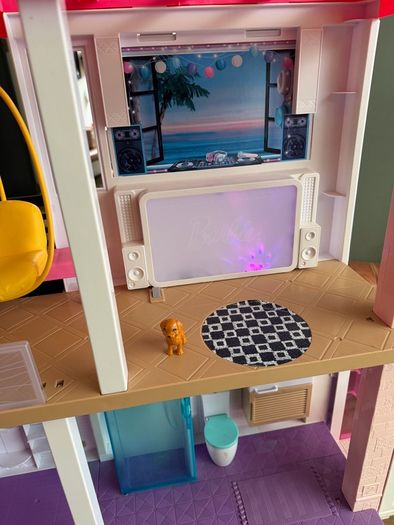 Barbies Dream house GRG93 three story dollhouse
