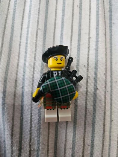 lego series 7 bagpiper