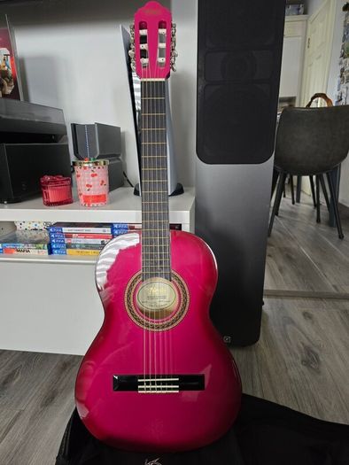 Valencia 3/4 guitar in Pink Sunburst  - set