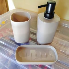 liquid soap dispenser bathroom set (brand new).