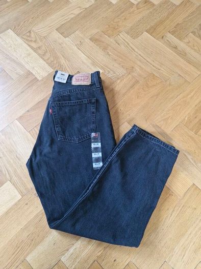 Levis Crop 501 Jeans