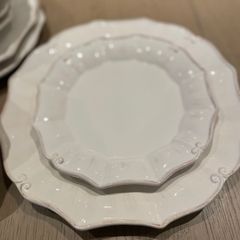Scalloped edge dinnerware