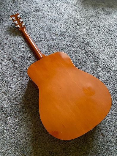 YAMAHA F310 Acoustic Guitar