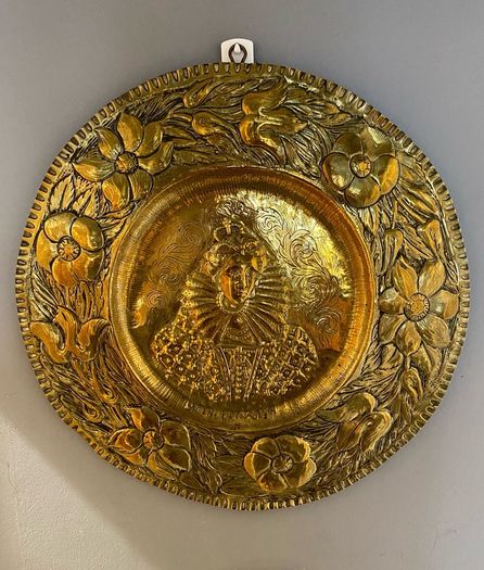 Vintage Brass Wall Plate Queen Elizabeth 41cm