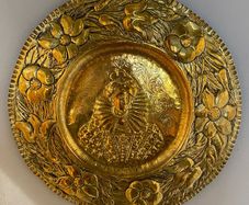 Vintage Brass Wall Plate Queen Elizabeth 41cm