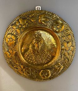 Vintage Brass Wall Plate Queen Elizabeth 41cm