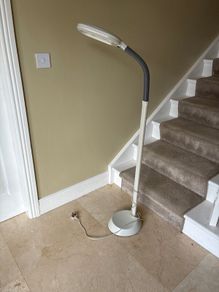 Floor reading lamp