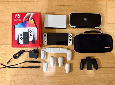Nintendo Switch OLED + accessories