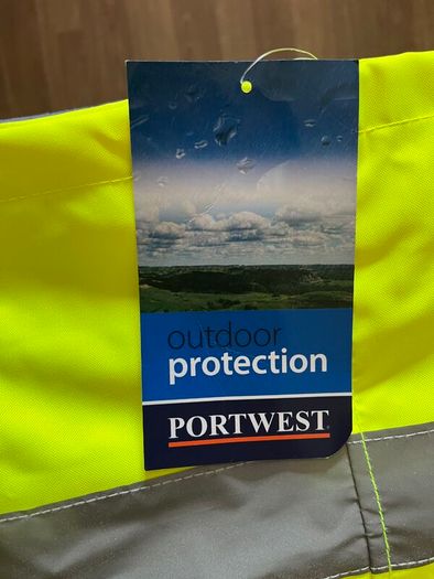 Portwest S460 - Hi-Vis Winter Bomber Jacket