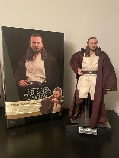 Qui-Gon Jinn Hot Toys
