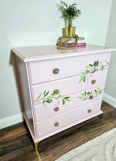 Chest of drawers