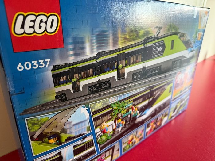 lego City passenger train 60337