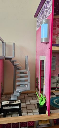 Wooden Dolls House: 3-storey, 4-foot KidKraft Uptown Model