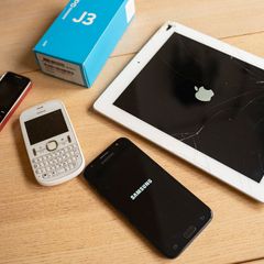 Samsung Galaxy J3 2017 + Old Nokia phones + iPad