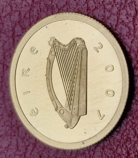 2007 Central Bank Celtic Culture 20 Euro Gold coin in box with Coa. (1.24 Grams)