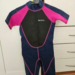 girls swimsuit
