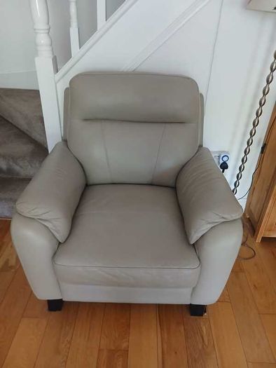 Arlo 2-Seater Genuine Leather Sofa and 2 Matching Armchairs Very Good Condition  Light Grey