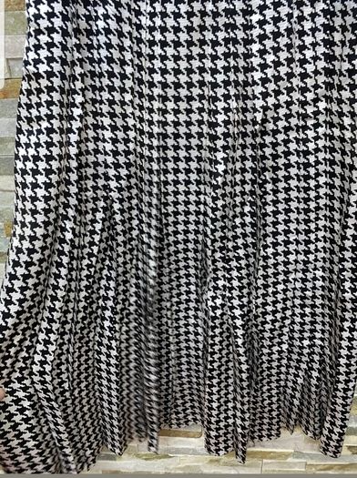 Zara midi black and white box pleated hundstooth skirt XS