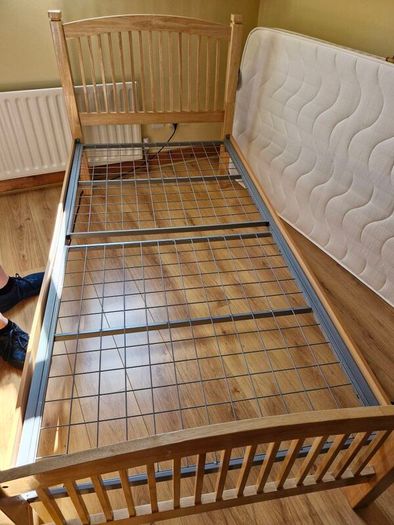 Single bed with Mattress