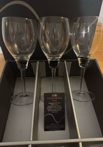 6 NEWGRANGE wine glasses