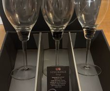 6 NEWGRANGE wine glasses