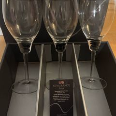 6 NEWGRANGE wine glasses