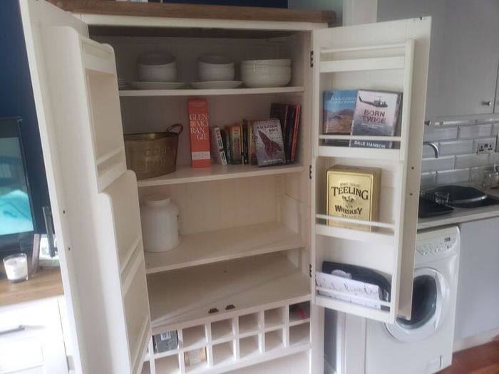 Kitchen cabinet, press