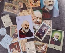17 Padre Pio related relics etc