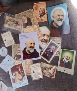 17 Padre Pio related relics etc