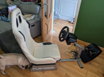 Xbox G920 wheel with pedals & racing seat