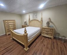 4 piece bedroom set for sale in pristine condition