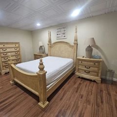 4 piece bedroom set for sale in pristine condition