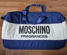 Moschino Bag, new in sealed wrapping.. Photos taken from the 1 i kept myself.