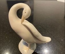 Lladro preening goose figure