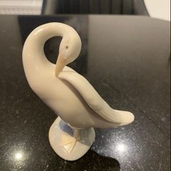 Lladro preening goose figure